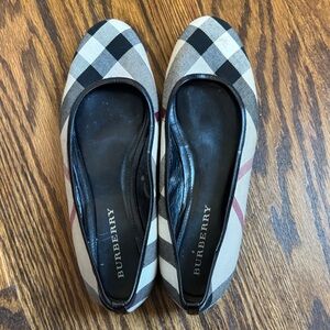 Burberry Women's Plaid ballet Flats - shoes Black, White, and Tan